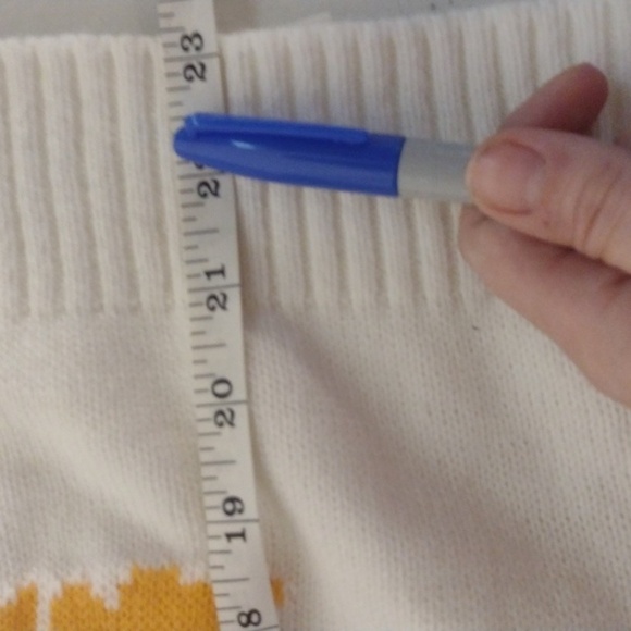 FOREVER 21 Cute Penguin Holiday Sweater size small - Picture 9 of 13